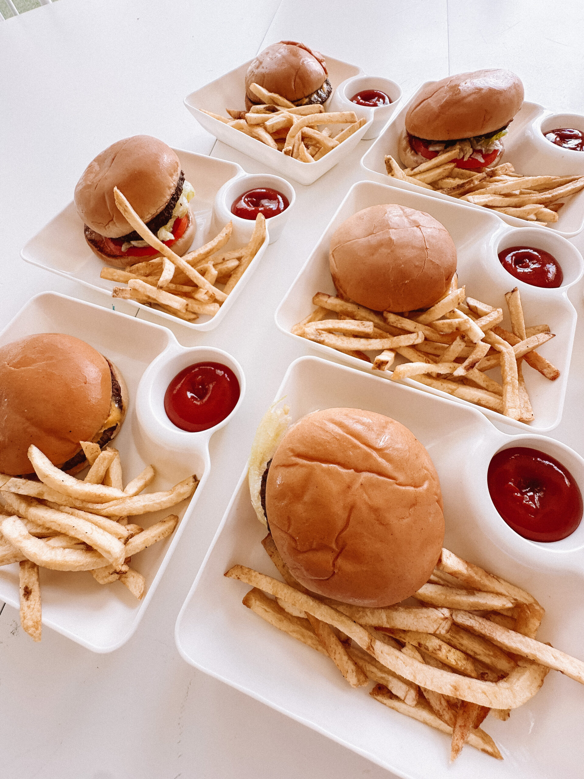 Burger Trays: Perfect for BBQs