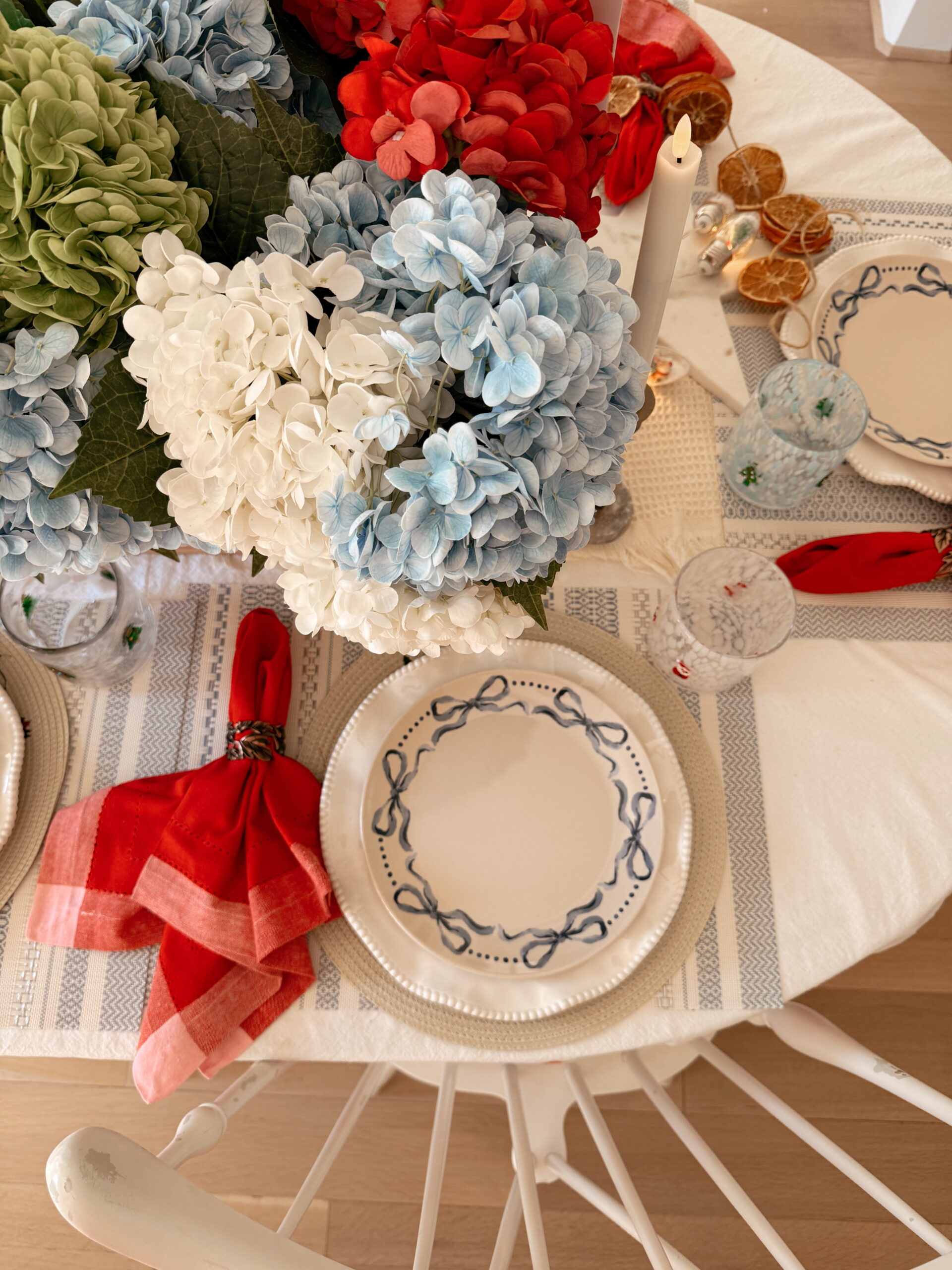 holiday table decor